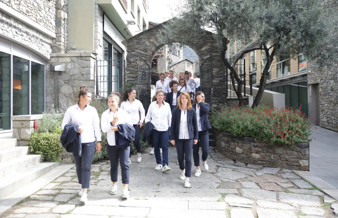 La selecció francesa de rugbi femení va tenir ahir un matí ‘social’ en ser rebuts pel Comú d’Andorra la Vella.
