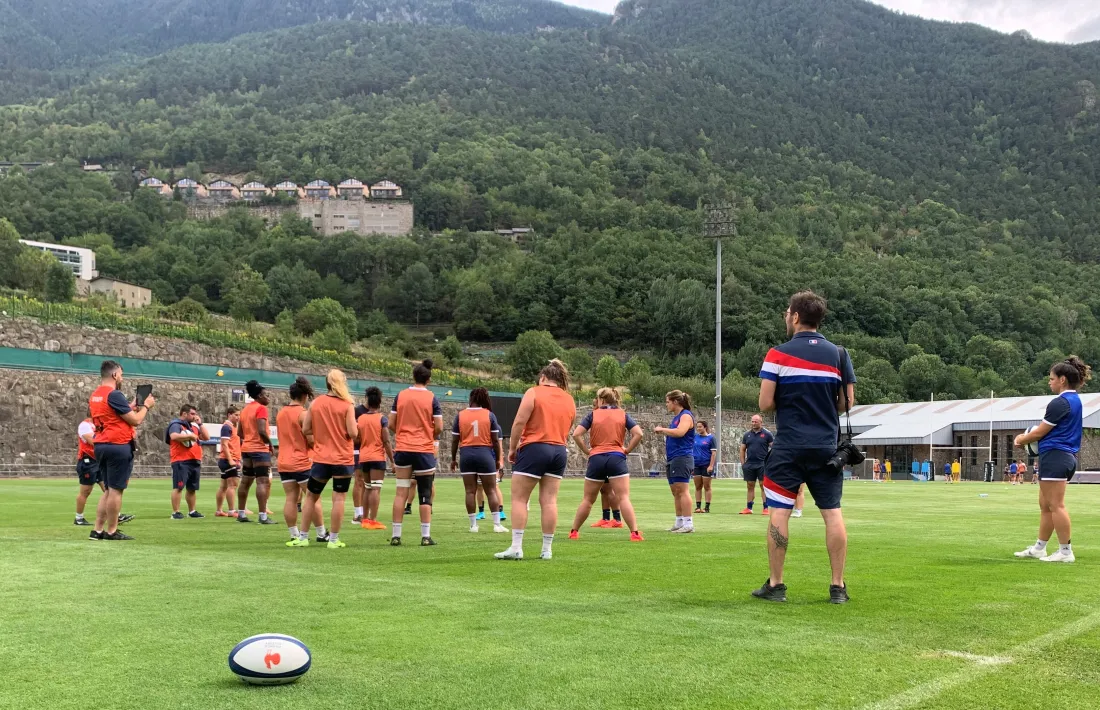 ‘Les Bleus’ es van entrenar ahir a la gespa natural de l’Estadi Comunal Joan Samarra.