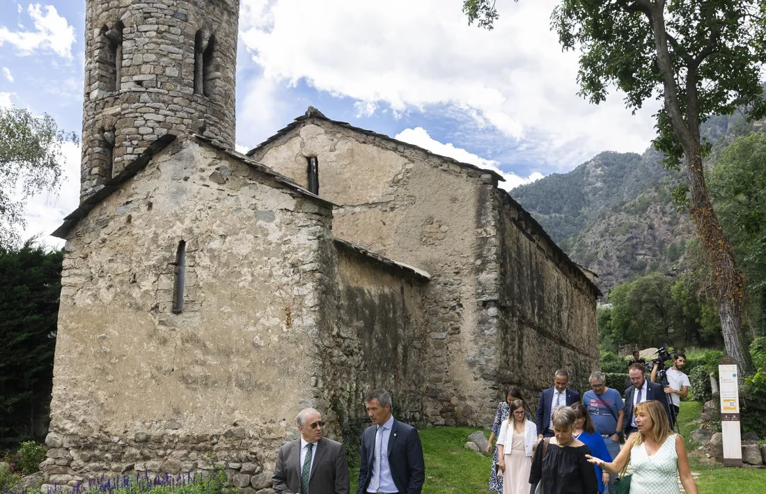Marsol i la corporació aquest migdia després de la missa a l'església de Santa Coloma.