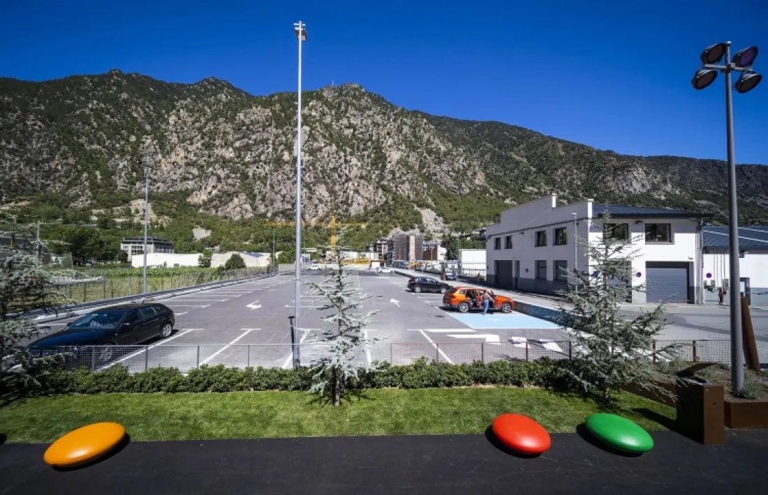 Vista del nou aparcament del Parc Fluvial.