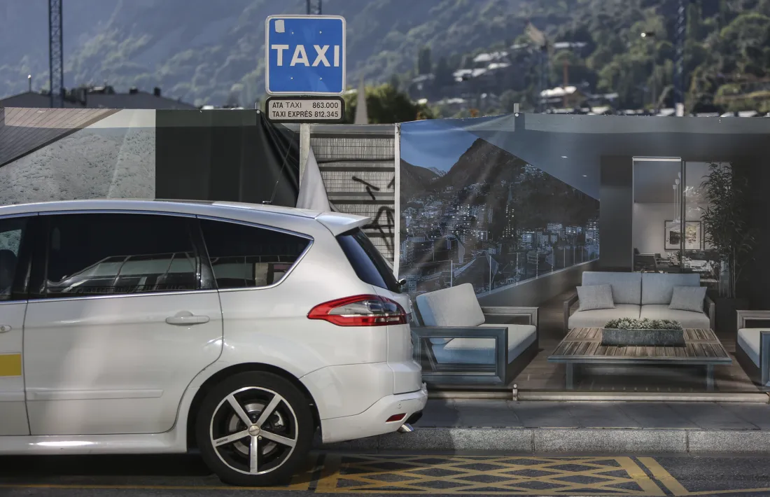 Els taxistes podien haver-se inscrit al plec de bases per optar a la concessió del bus a la demanda.