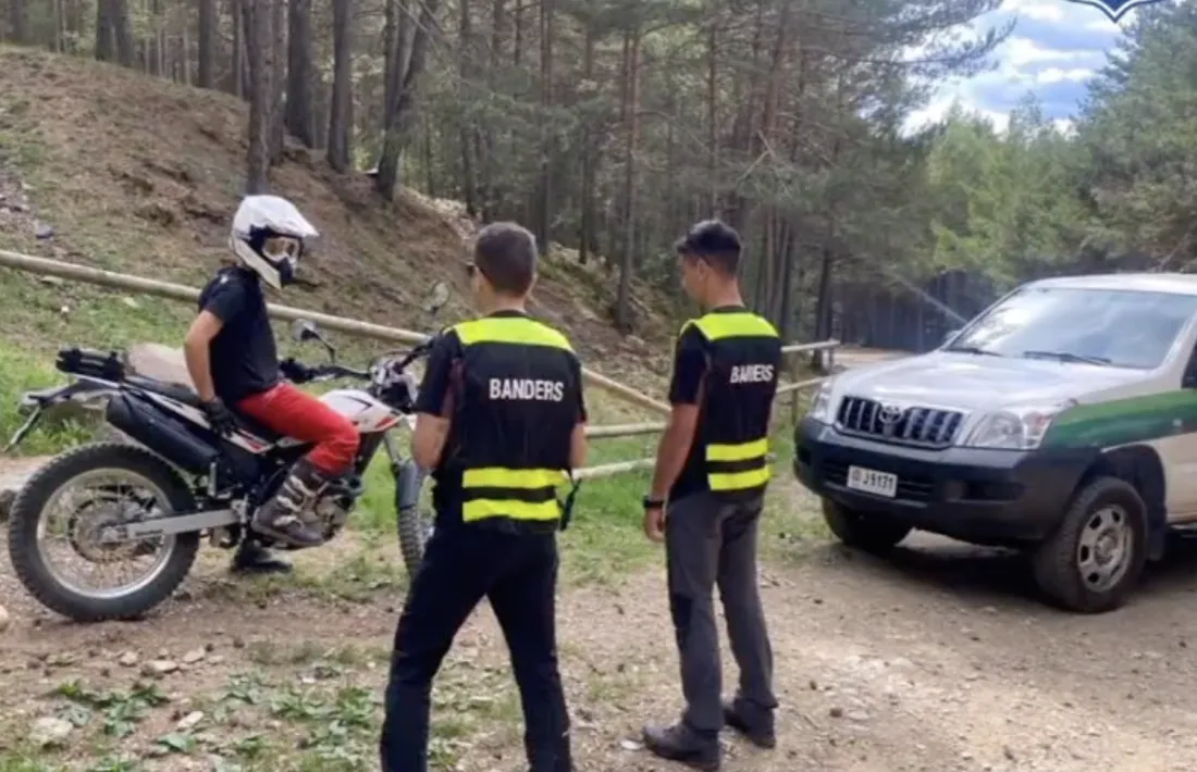 Els banders durant un dels controls fets a Sant Julià de Lòria.