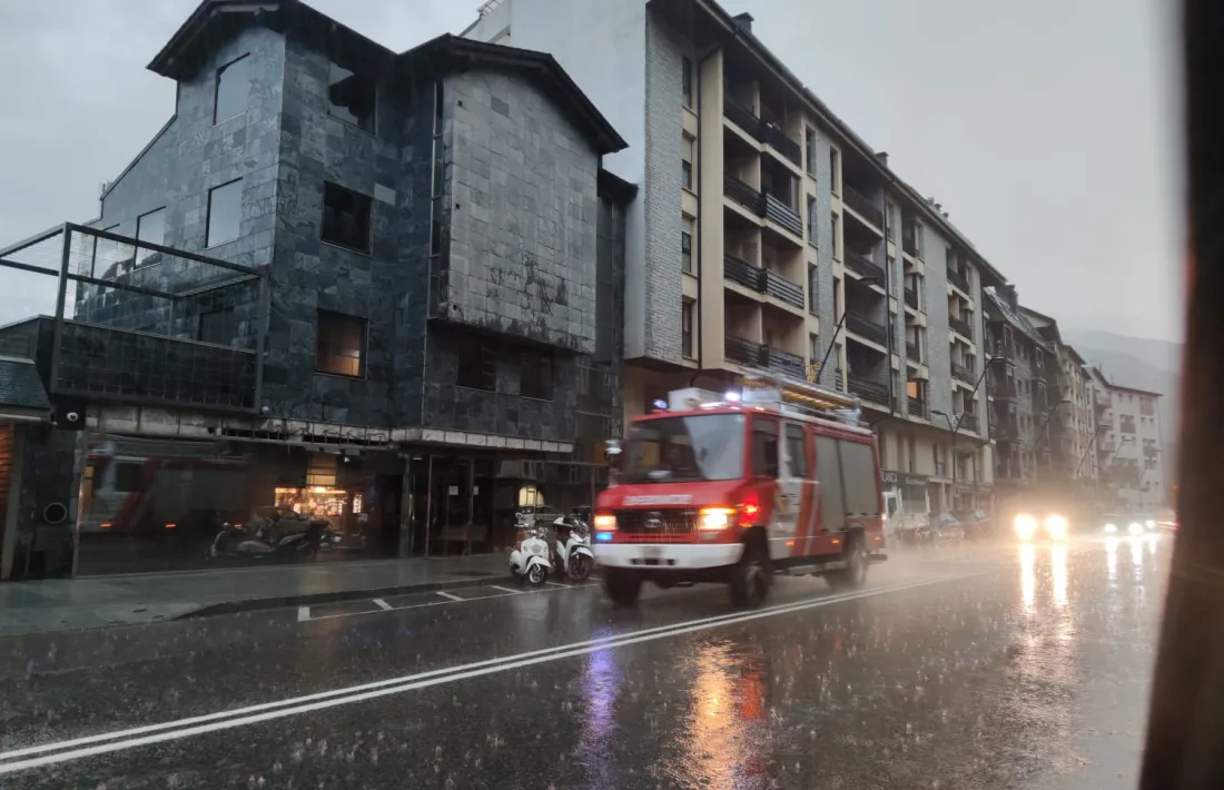 Els bombers van haver d'efectuar ahir nombroses sortides, sobretot a la Massana i Ordino.