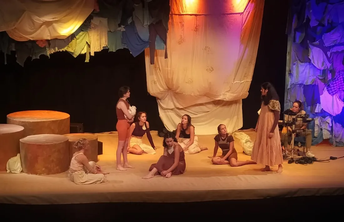 La joveníssima companyia ha obert les portes de l’assaig a la premsa. 