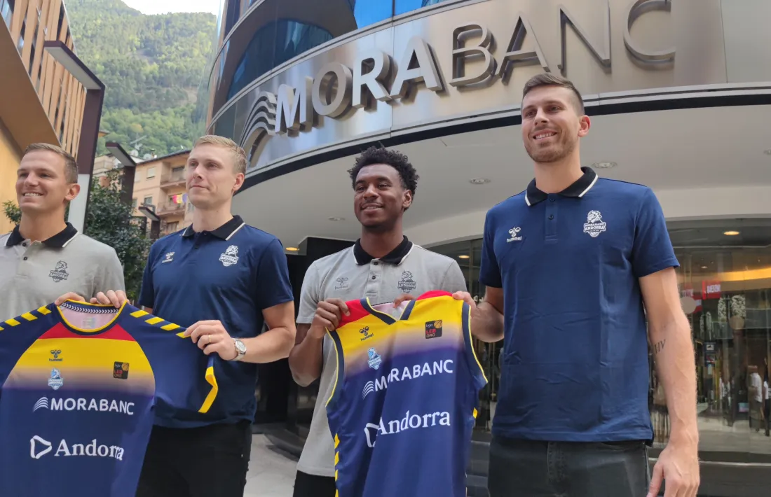 Johnny Dee, Tobias Borg, Micah Speight i Chris Czerapowicz, a la seu de MoraBanc.