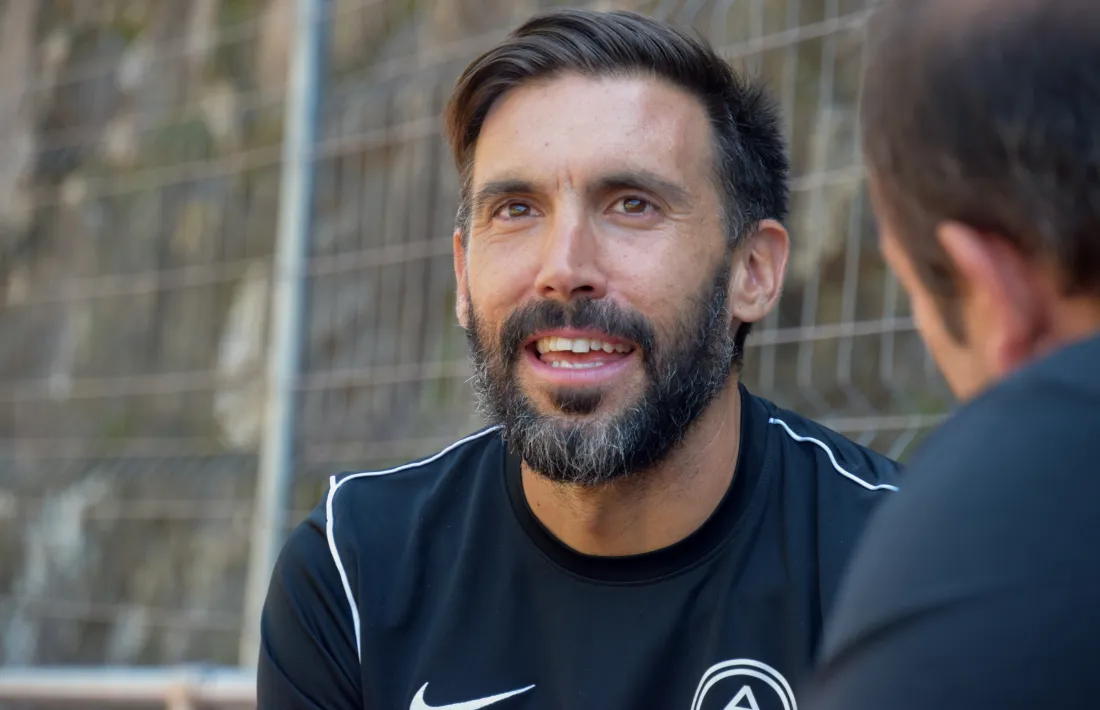 Eder Sarabia durant l'entrevista a l'Estadi Comunal-Joan Samarra.