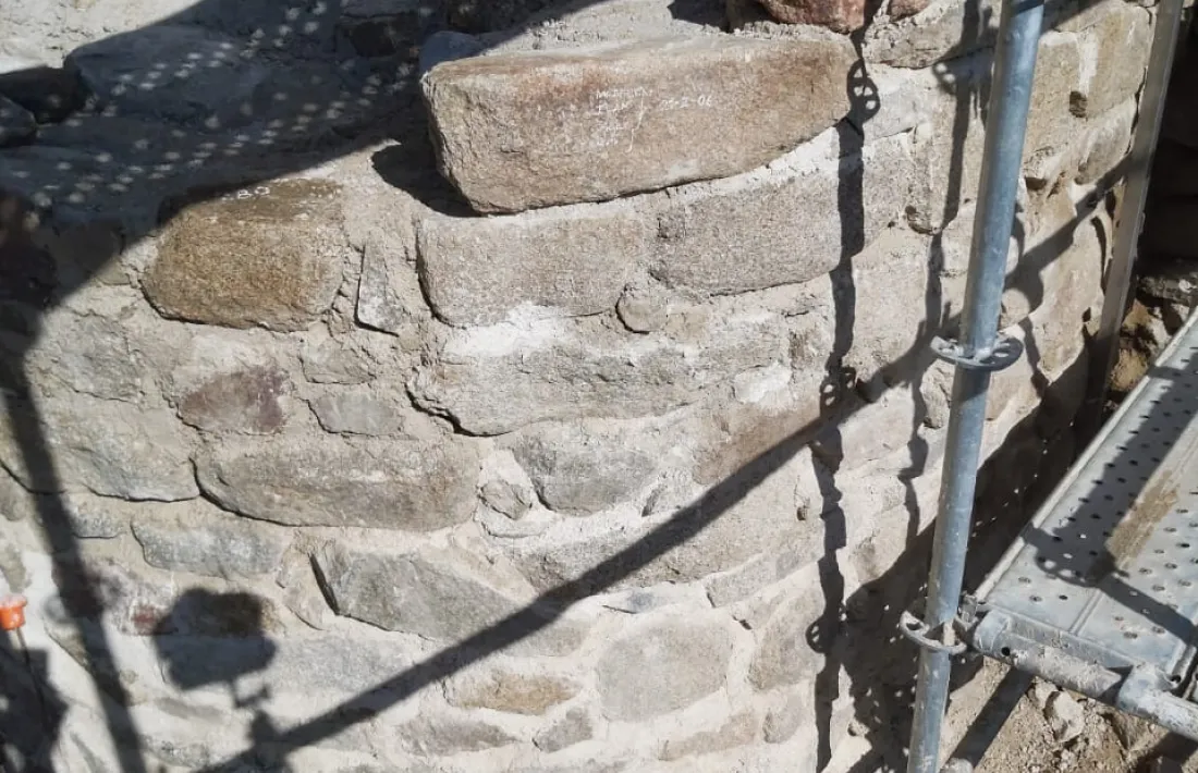 A finals de juny el campanar ja s’havia enfilat un bon parell de metres. Avui ja arriba a la meitat dels 8 metres que fa l’estructura.