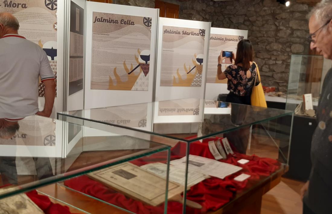 L’exposició, amb les vuit sentències i documents i objectes de l’Arxiu Nacional i els fons de Patrimoni Cultural, estarà oberta fins al pròxim dia 24. 