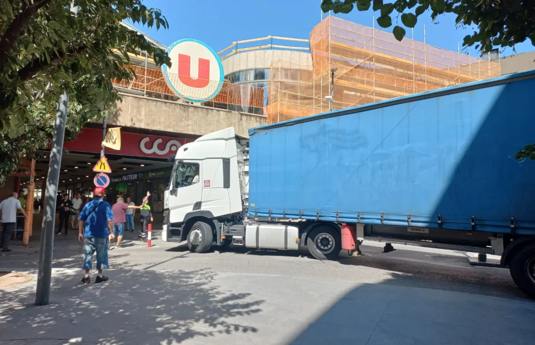 El tràiler maniobrant.