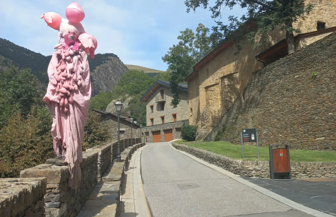 L’estrany personatge que ha aterrat inopinadament a Meritxell. 