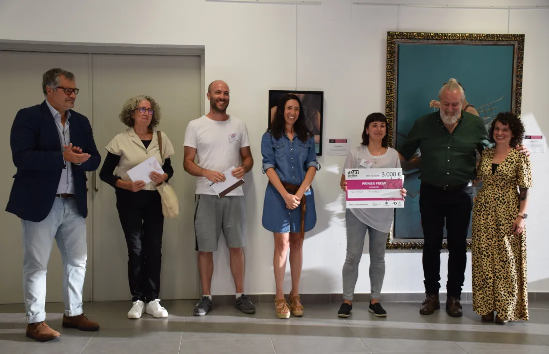 Els guanyadors amb els membres del jurat, avui.