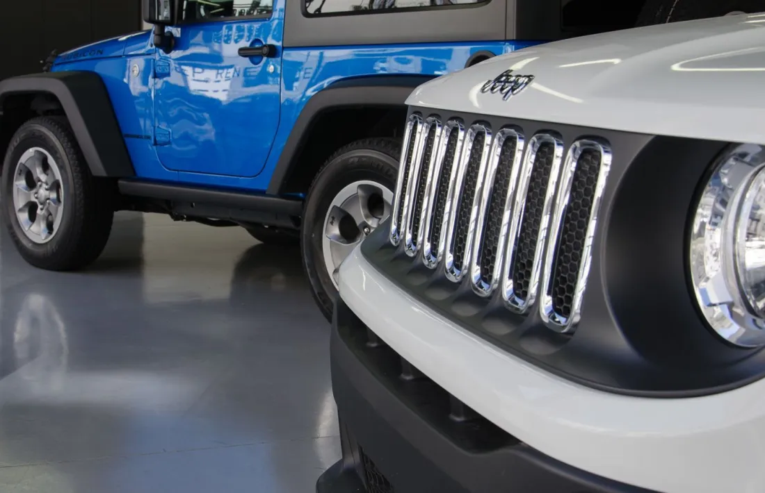 Vehicles en un concessionari.