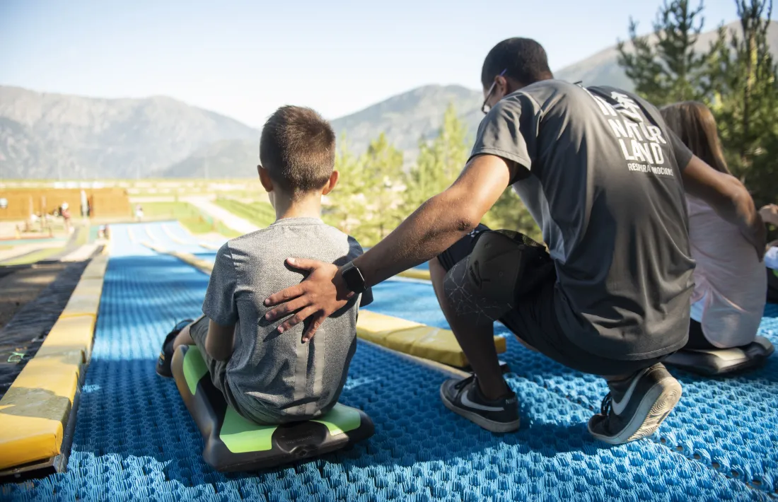 Infants en una de les noves atraccions estrenades aquest estiu a Naturland.