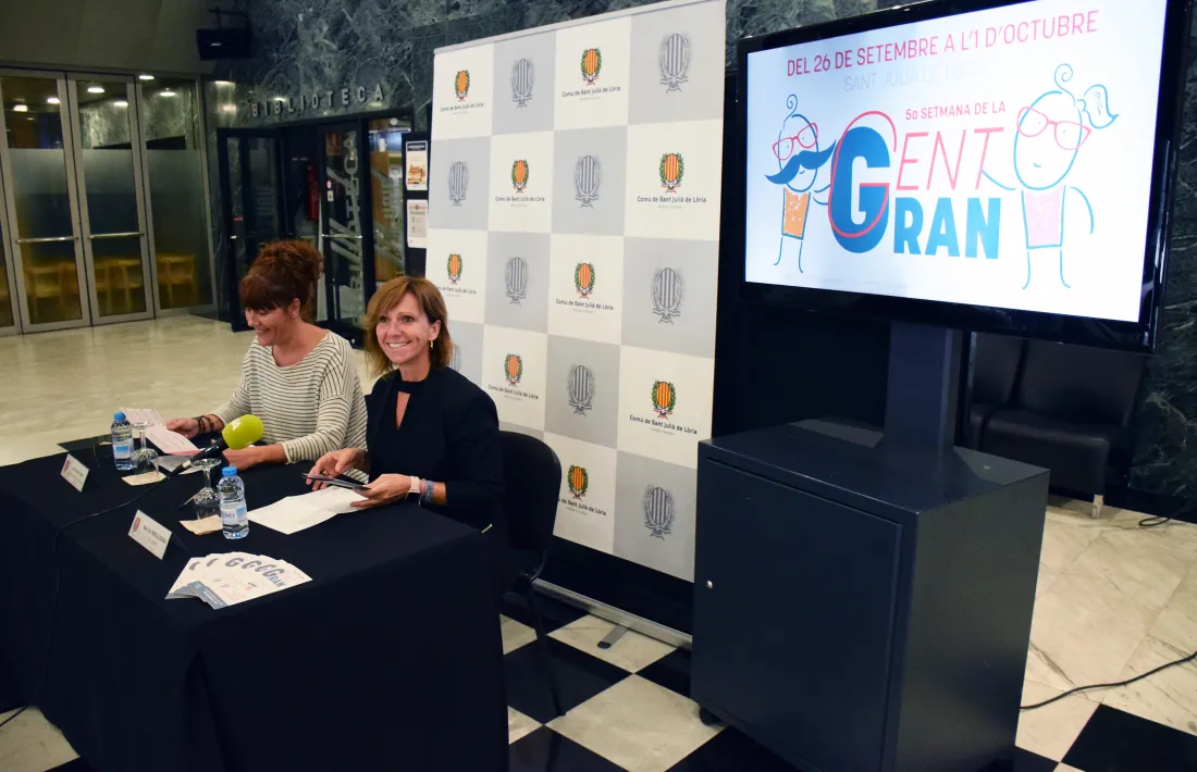 Mireia Codina i Montse Cobo durant la presentació de la 5a Setmana de la gent gran.