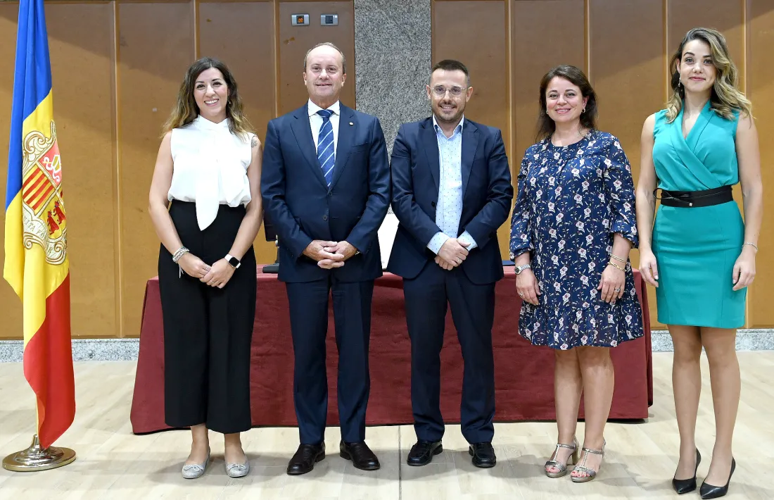 Les tres han prestat jurament avui davant el ministre de Justícia i Interior, Josep Maria Rossell