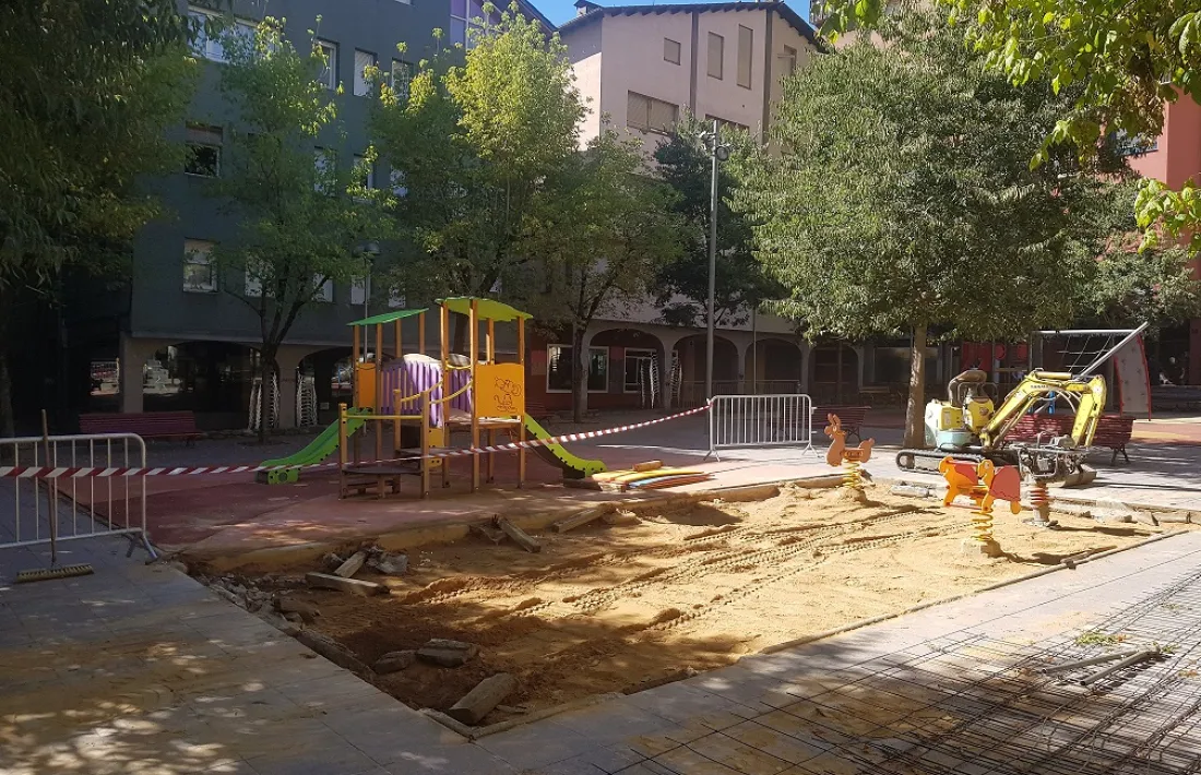 A la plaça del Carme substituiran el sorral per cautxú.
