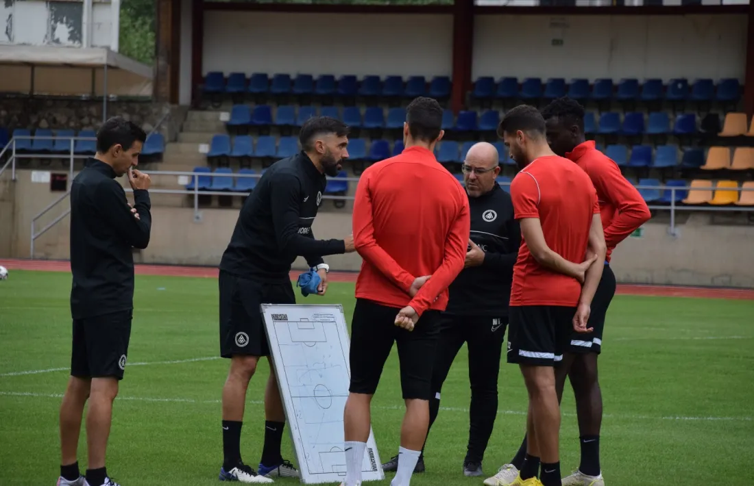 Eder Sarabia alliçona als tres últims fitxatges de l'FC Andorra. 