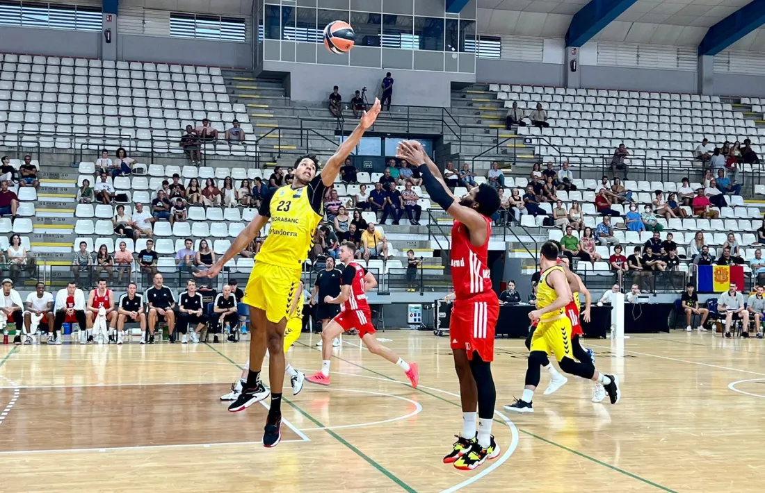 Corey Walden puntejat per Dos Anjos.