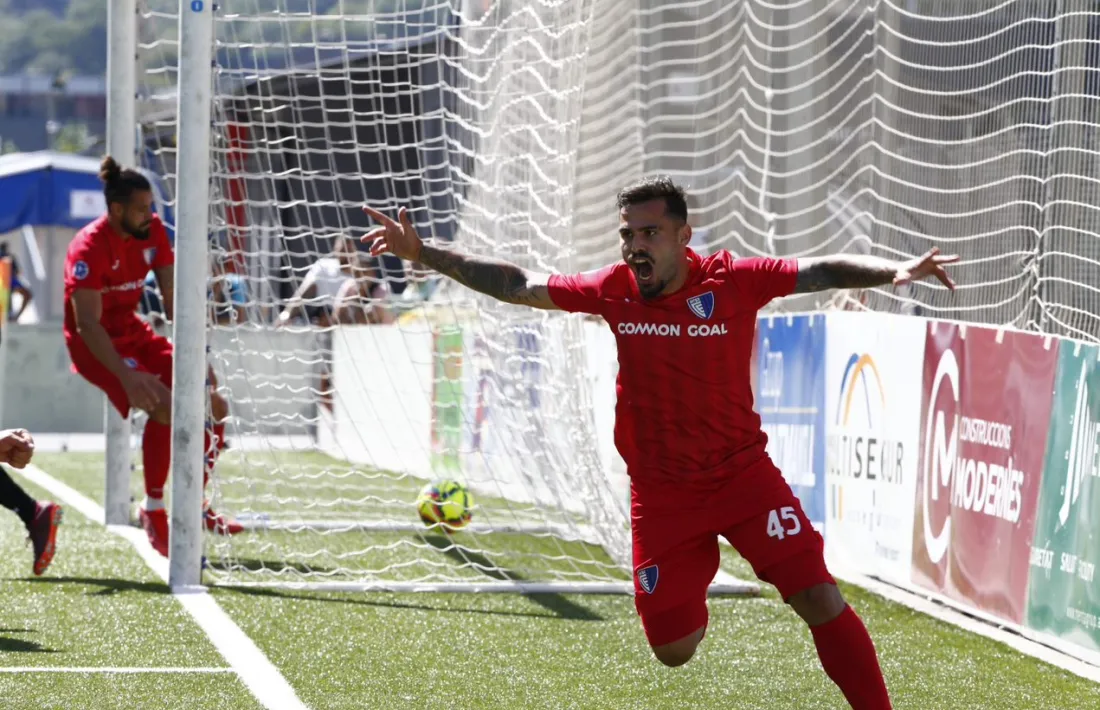 ‘Hulk’ Artigas celebra el gol de l’1 a 2.
