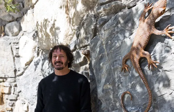 p._12_2_jordi_ilamolla_amb_escultura_serenalla_ec_comu_massana