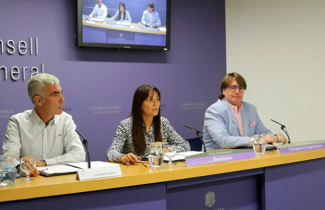 Marc Magallon, Mònica Bonell i Carles Naudi han presentat avui les esmenes de la majoria a la llei d’economia digital.