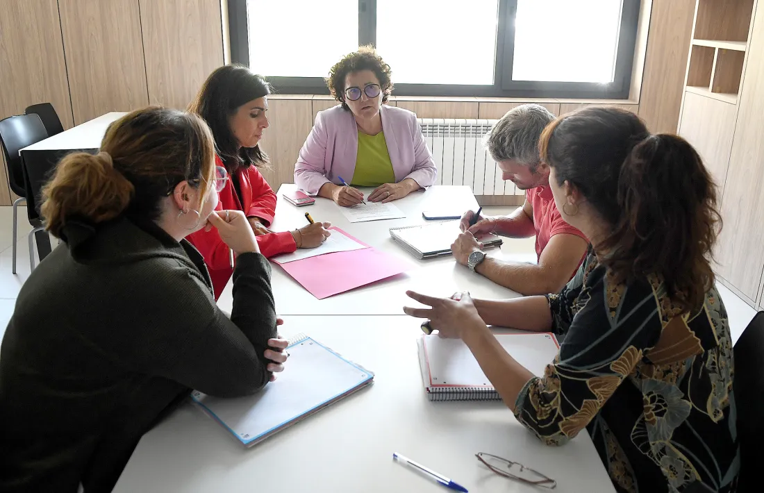 Un instant de la reunió de Pallarés amb els gestors del CREI.