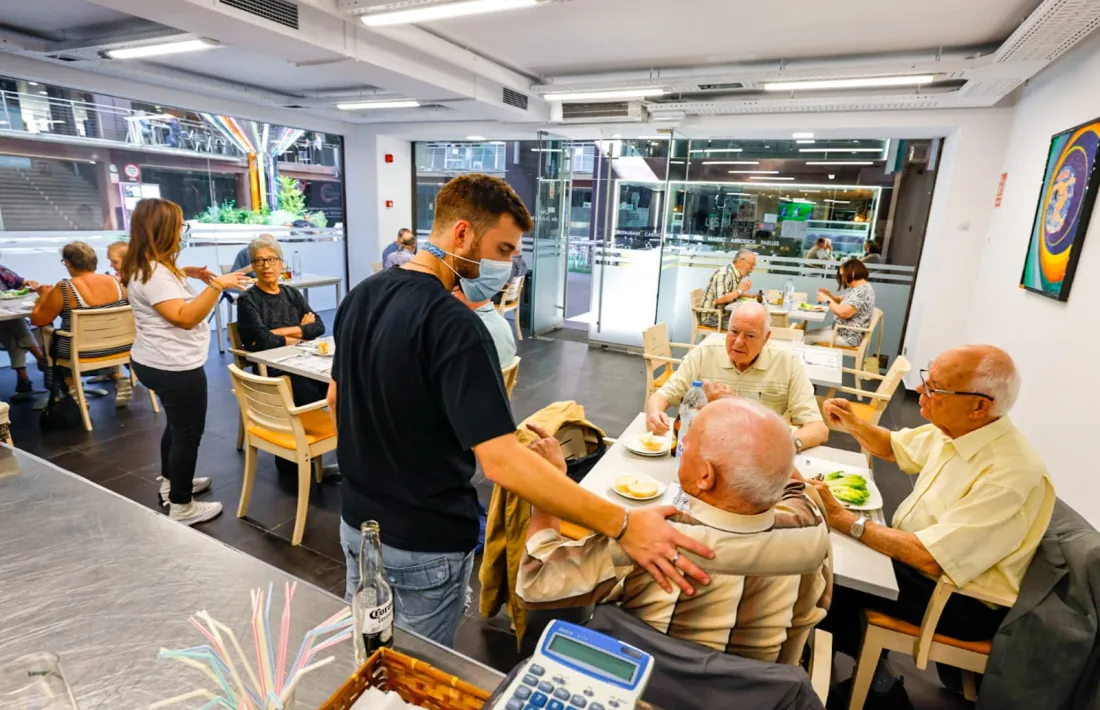 El local està ubicat al número 4 del carrer Prat de les Oques a l'escala C.