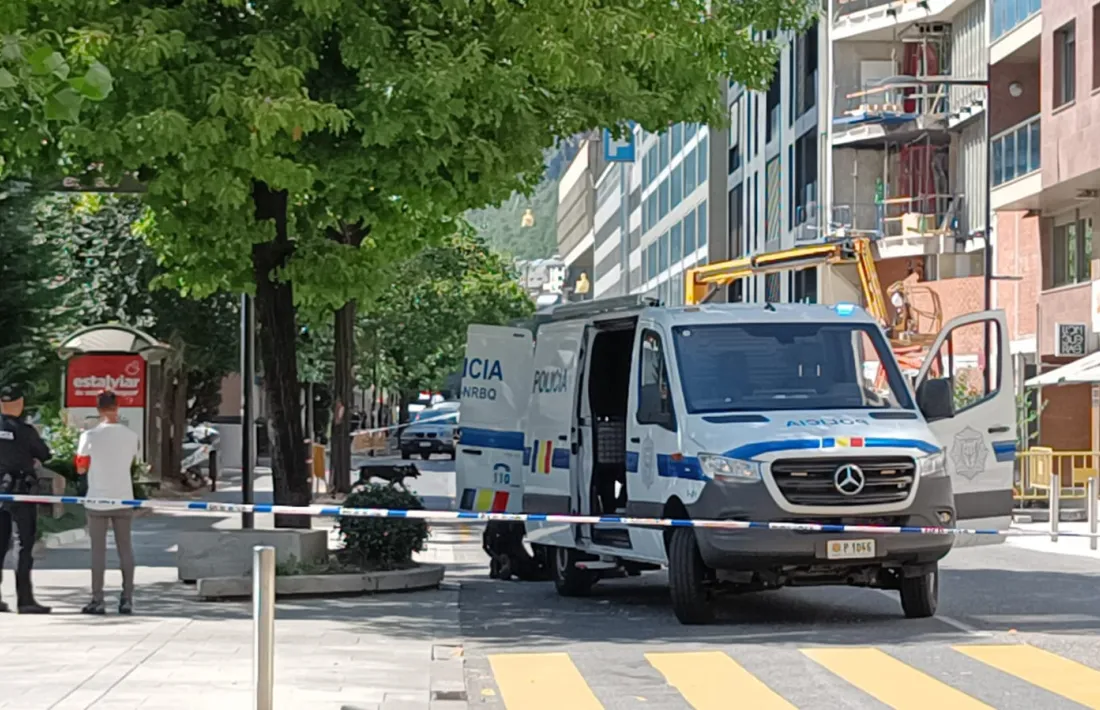La parada Ambaixada d'Espanya on s'ha trobat el maletí.