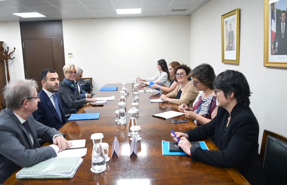 La delegació de la comissió de Venècia amb la ministra d'Afers Socials, Joventut i Igualtat, Judith Pallarés.