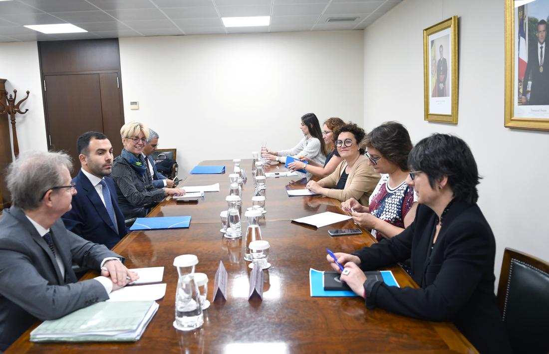 La delegació de la comissió de Venècia amb la ministra d'Afers Socials, Joventut i Igualtat, Judith Pallarés.