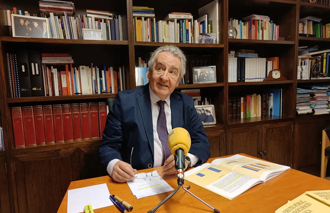 Jaume Bartumeu durant la roda de premsa de presentació del nou quadern.