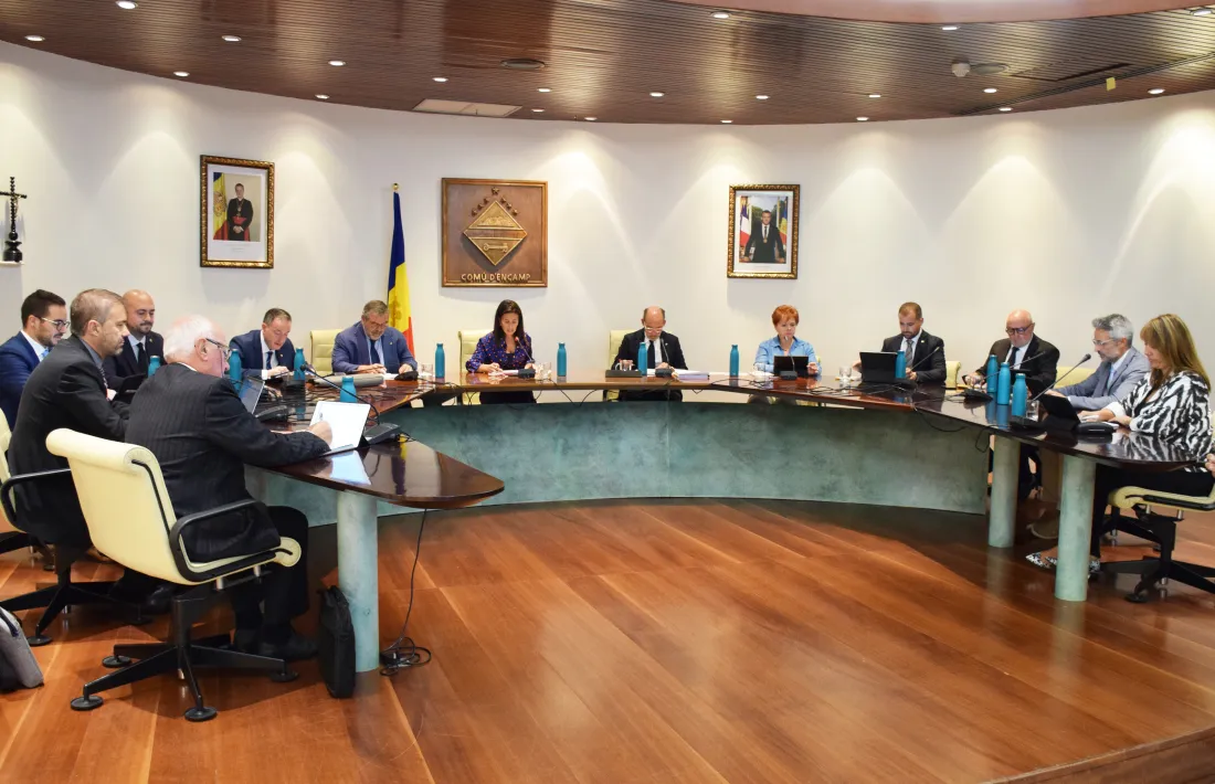 El Comú d’Encamp ha tramitat 12 llicències per construir edificis que s’han presentat abans de l’entrada en vigor dels canvis legislatius que preveuen que com a mínim durant un any les llicències quedaran condicionades a un informe favorable per part dels ministeris d’Urbanisme i Medi Ambient. Concretament es tracta d’un hotel i la resta, habitatges.