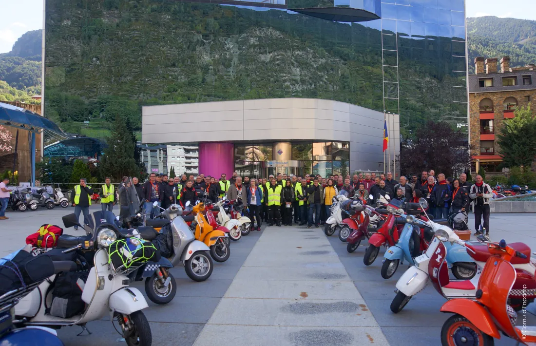 La trobada internacional d’escúters a Encamp.