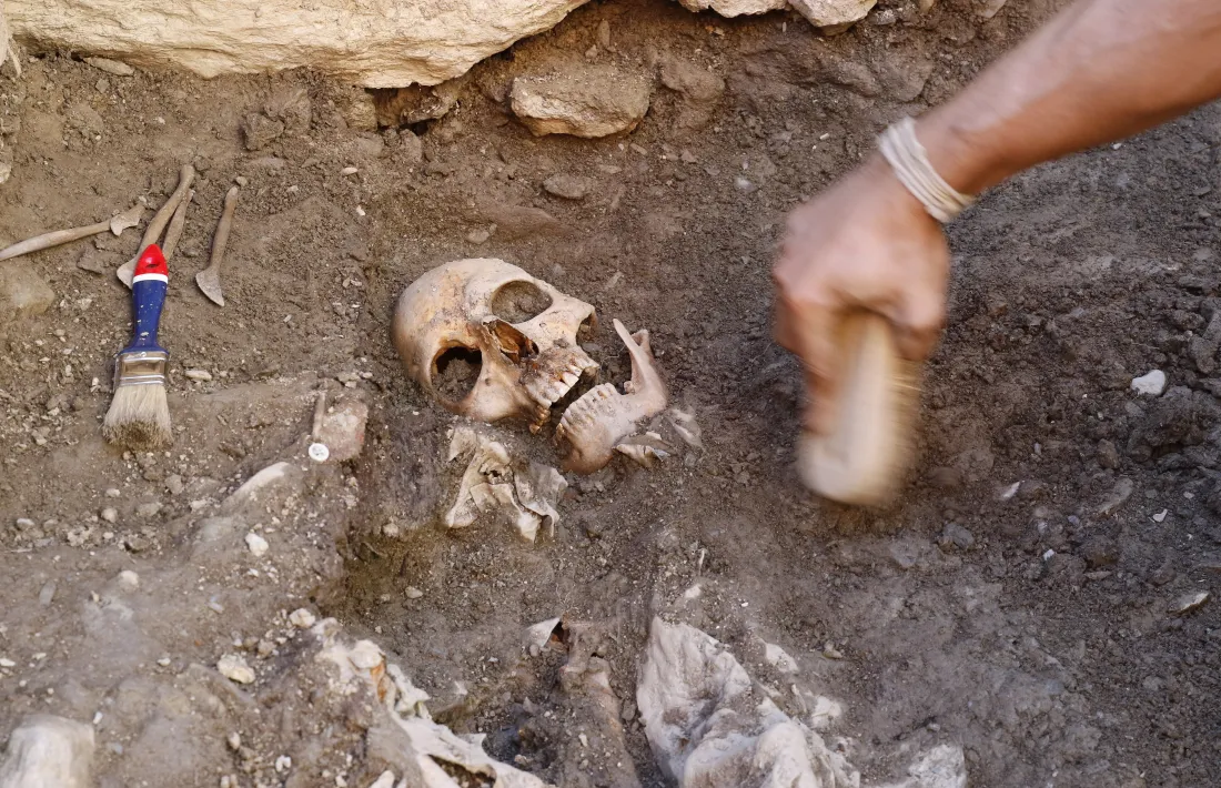 La tardor del 2017 Benet i Remolins van excavar al cementiri de Soldeu per buscar-hi les restes de Peacok: no va aparèixer.