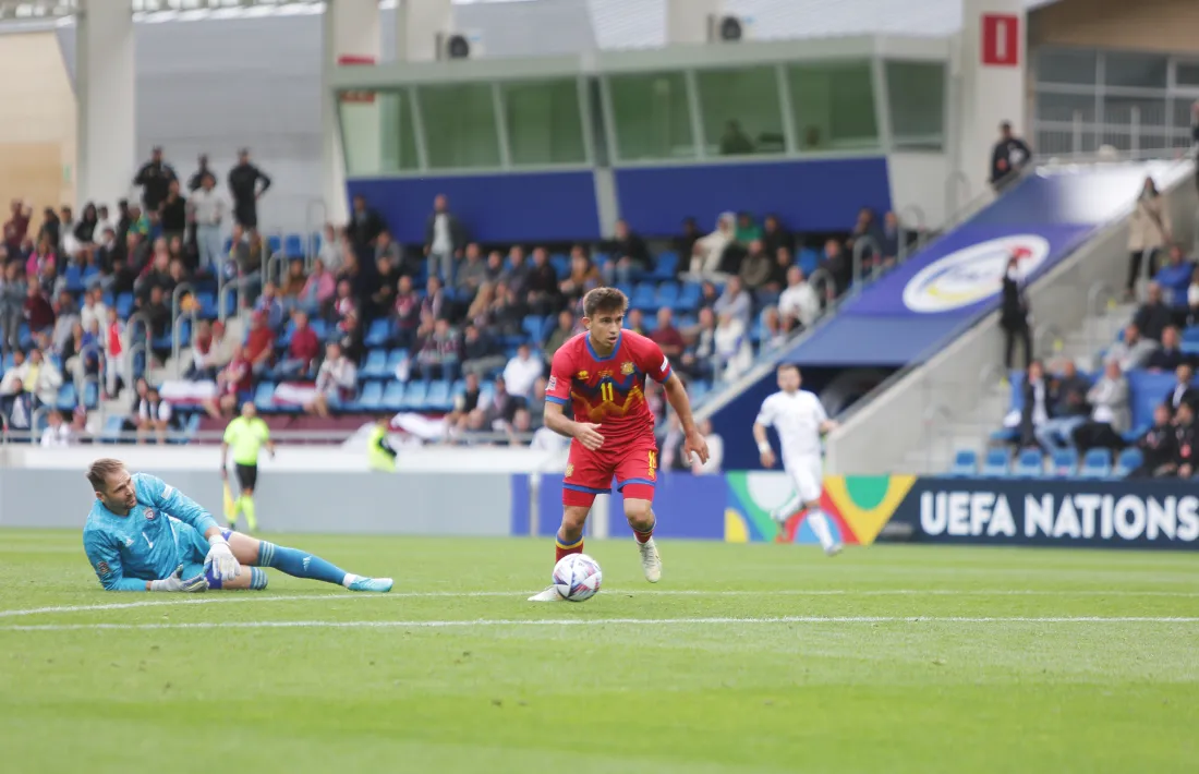 ‘Berto’ Rosas, davanter de l’Utebo, va empatar el partit al minut 87 després d’aprofitar un greu error d’Steinbors.