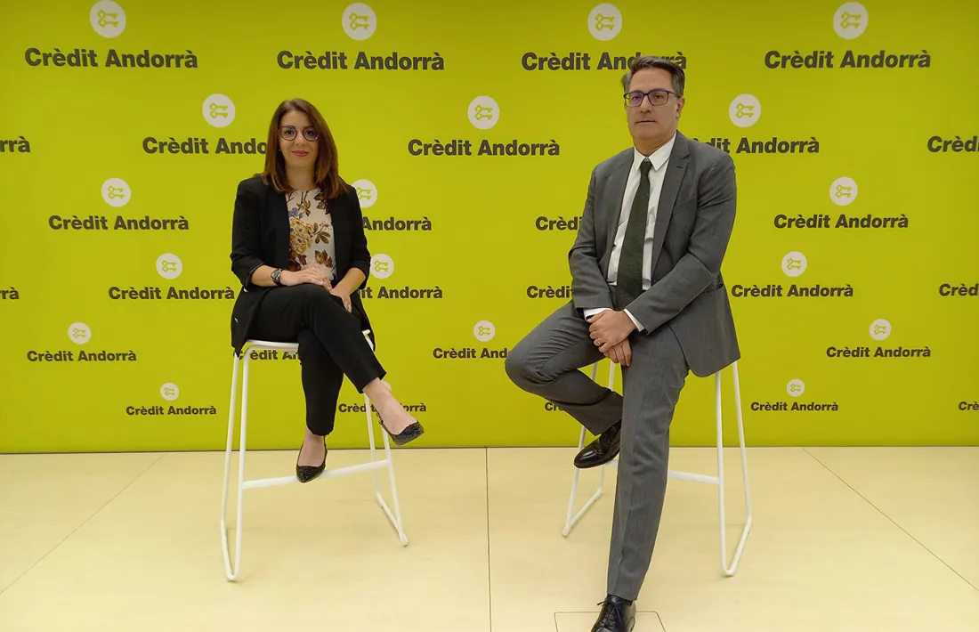 La directora de Banca Personal del banc, Pilar Montel i el director de Gestió d’Actius, Ignacio Fonseca.