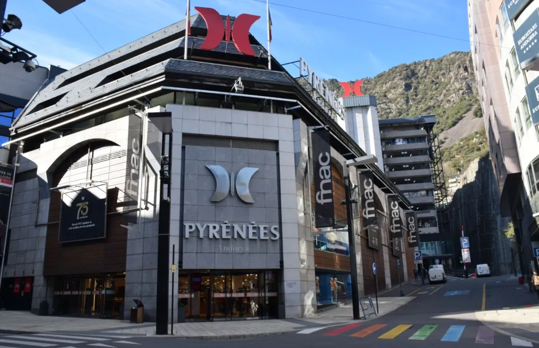 La façana de Grans Magatzems Pyrénées.