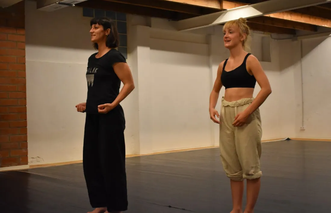 Emma Riba i Aina Sànchez en un dels assajos de l’espectacle.