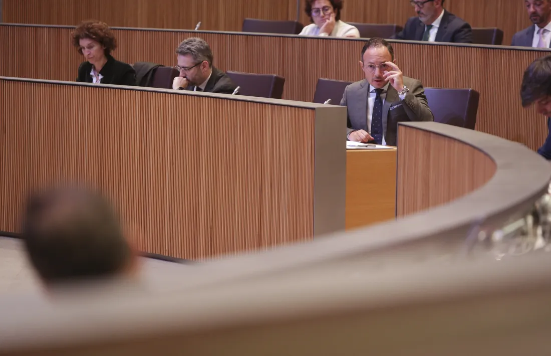 El cap de Govern, Xavier Espot, responent una pregunta del socialdemòcrata Pere López en la sessió de control d'avui.
