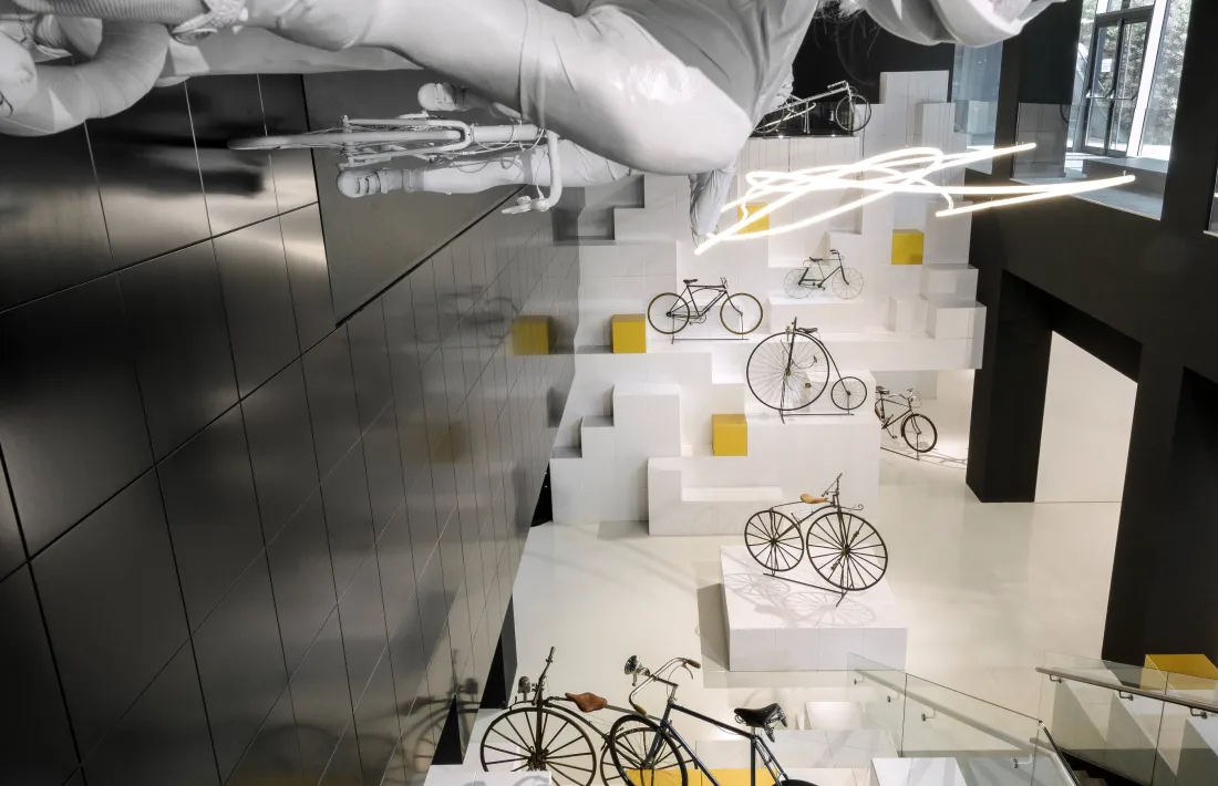 Les peces de la col·lecció Riberaygua ja s’exposen sota la plaça Lídia Armengol.