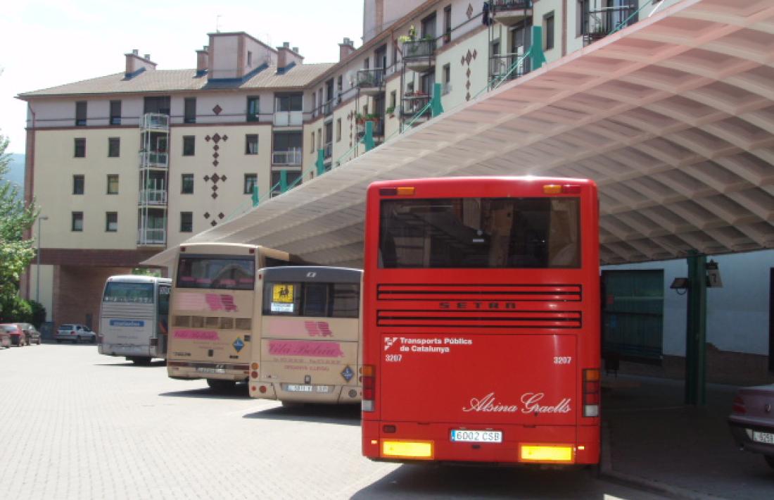 Autobusos aparcats a l’estació de la capital alturgellenca, en una imatge d’arxiu.