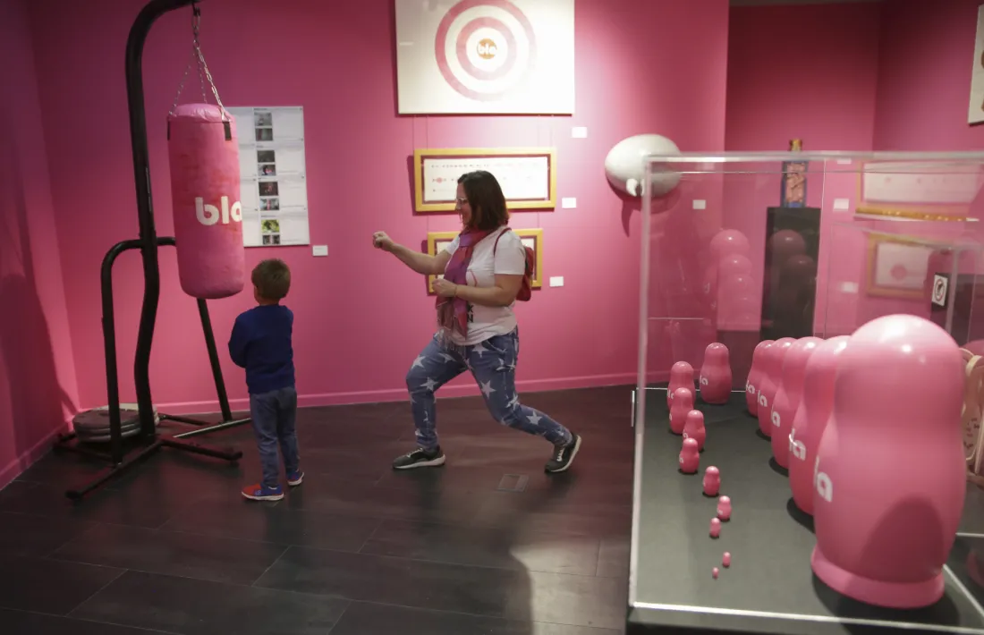 El sac de blas: donar cops de puny al parlar per no callar.