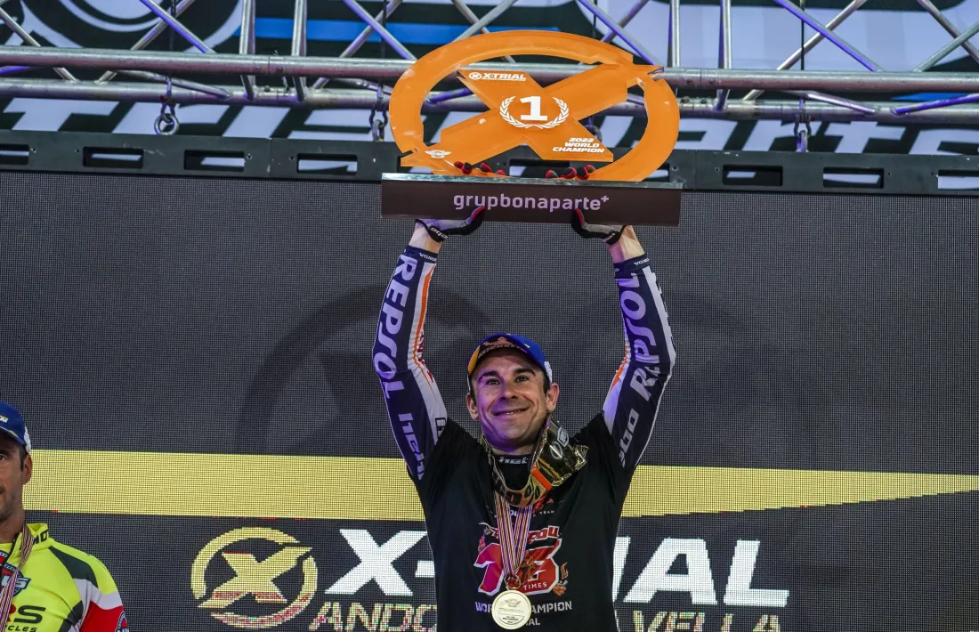 Toni Bou, amb el títol de campió del món.