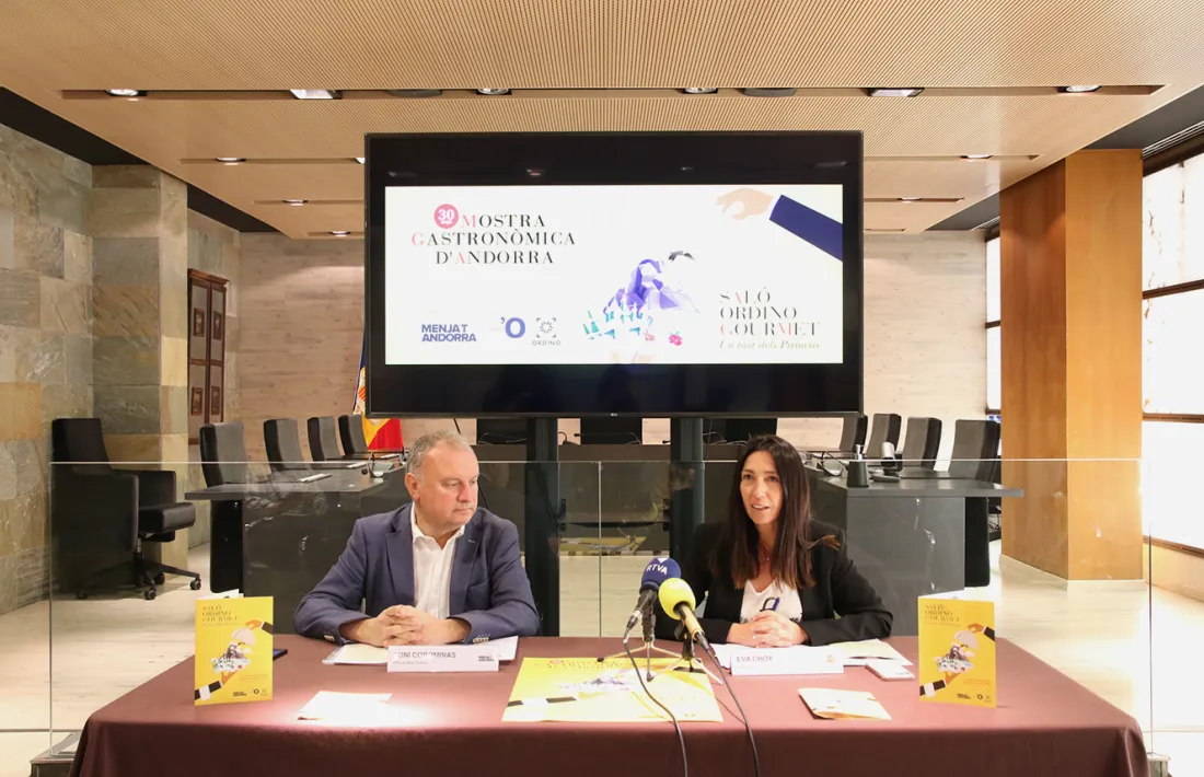 L'editor de 'Menja't Andorra' Toni Corominas i la cònsol menor d'Ordino Eva Choy.