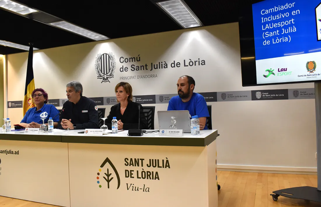 Ana Folch, Jordi Fernández, Mireia Codina i Eriz Delgado durant la compareixença d'aquest matí.