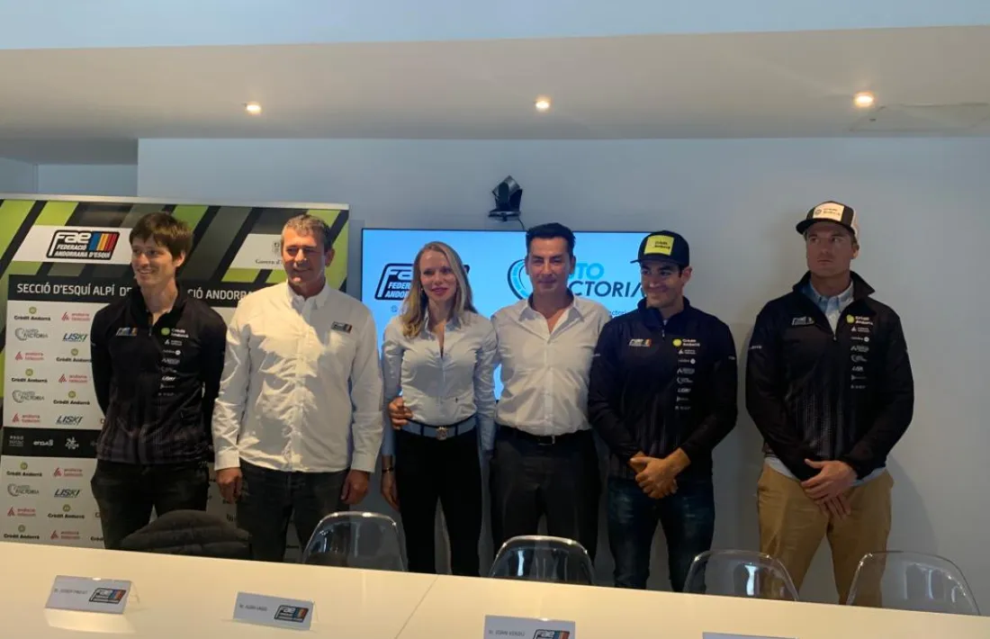 Joan Verdú i Juan Lago, amb Roger Vidosa, van visitar ahir la seu d’Aero Autofactoria.