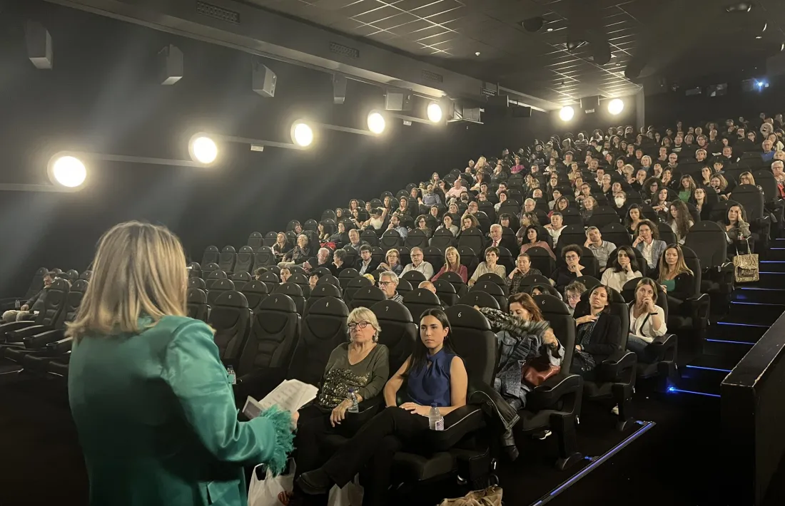 Els cinemes Illa van acollir l'activitat organitzada per les dues associacions.