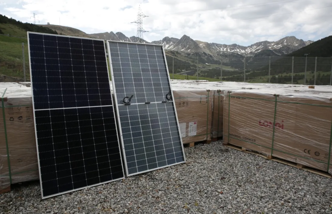 Plaques del parc solar de Grau Roig que està a punt d’inaugurar-se.