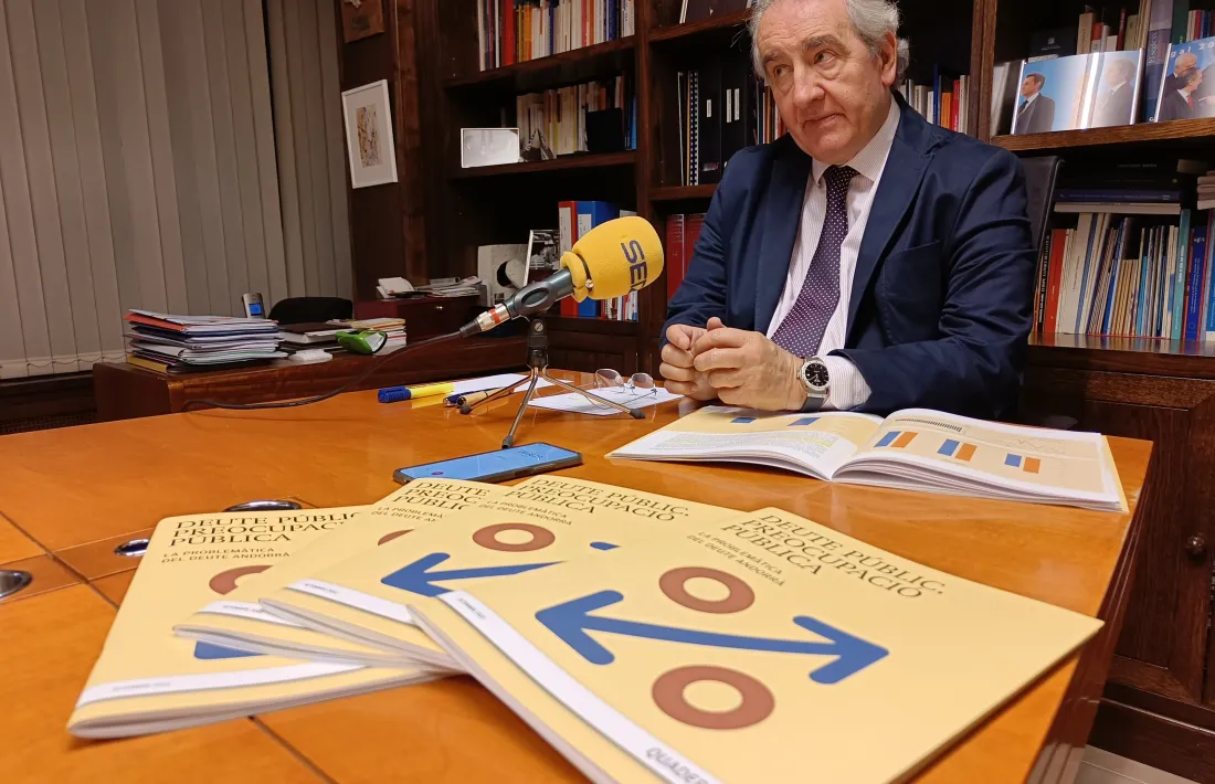 Jaume Bartumeu en la presentació del quadern sobre el deute públic.