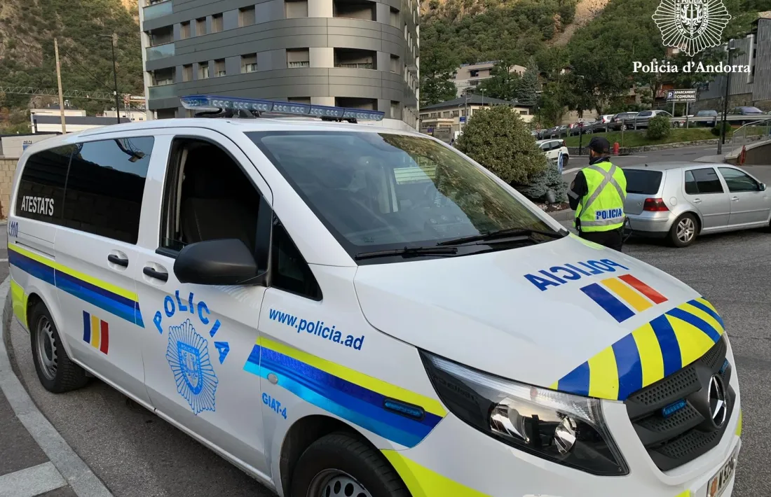 Un control poicial en el marc de la campanya al voltant de les escoles.